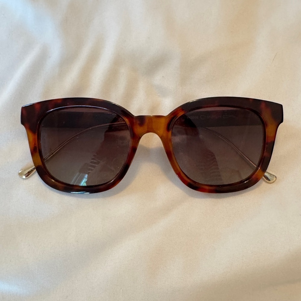 Tortoise Shell Oversized Square Sunglasses - Picture 3 of 8